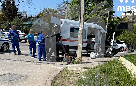 Велосипедист разбился о стену в Севастополе