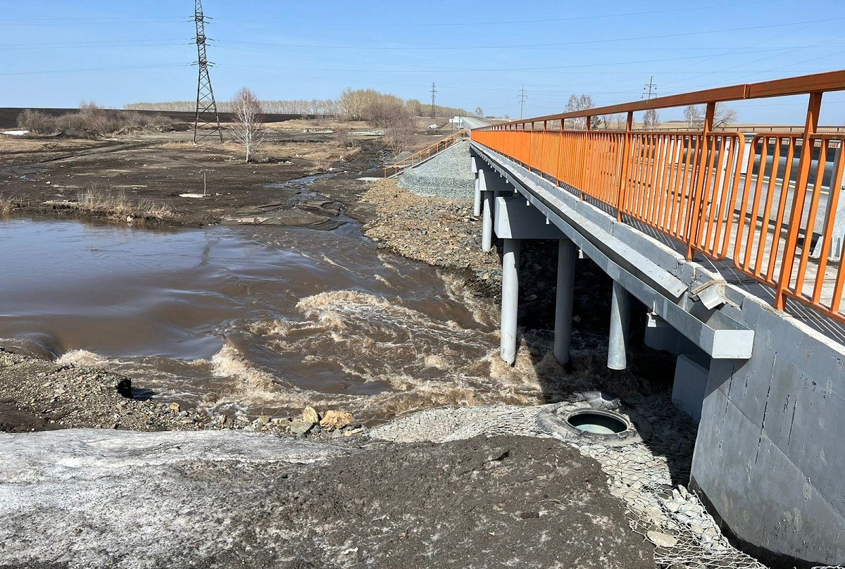 Под Новосибирском из-за паводка ограничили движение по мосту через реку Ирмень