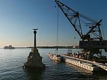 В российском городе произошло опрокидывание плавкрана