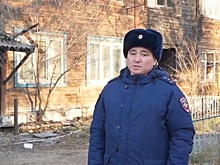 Награжден полицейский, спасший пятерых человек при пожаре в Улан-Удэ