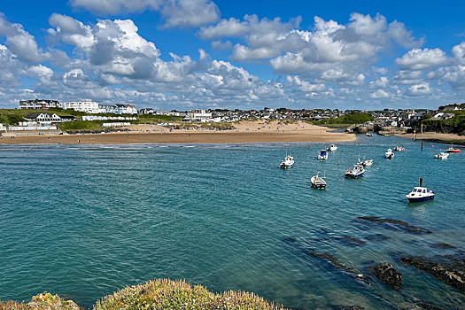 Двое мужчин пропали в море недалеко от пляжа на Рождество