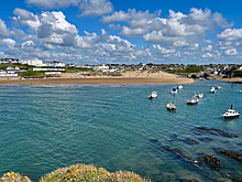 Двое мужчин пропали в море недалеко от пляжа на Рождество