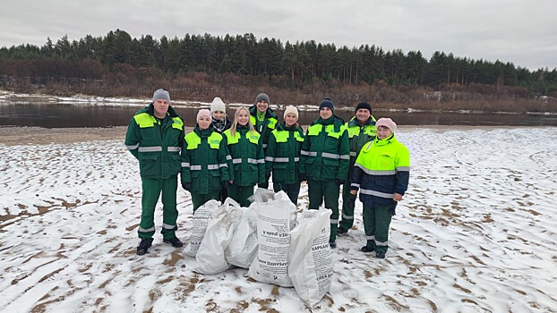 Мантуровский комбинат очистил берег реки Унжа