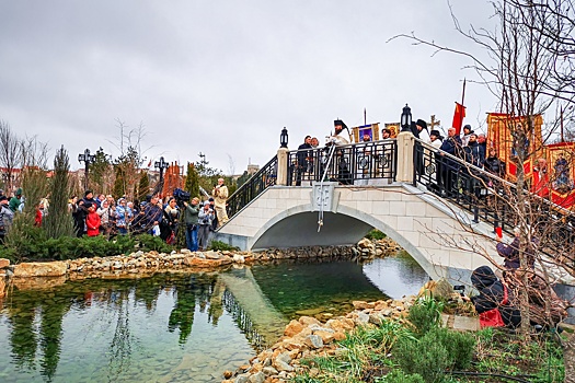 В Новом Херсонесе впервые состоялись крещенские купания в реке Героон