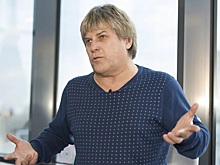 Окна в полу и фамилия на дверцах шкафов: нестандартная загородная недвижимость Алексея Глызина