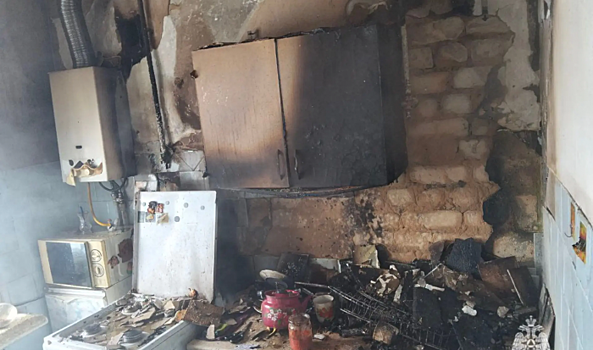 Во Фролово Волгоградской области при пожаре в двухэтажке выгорела кухня