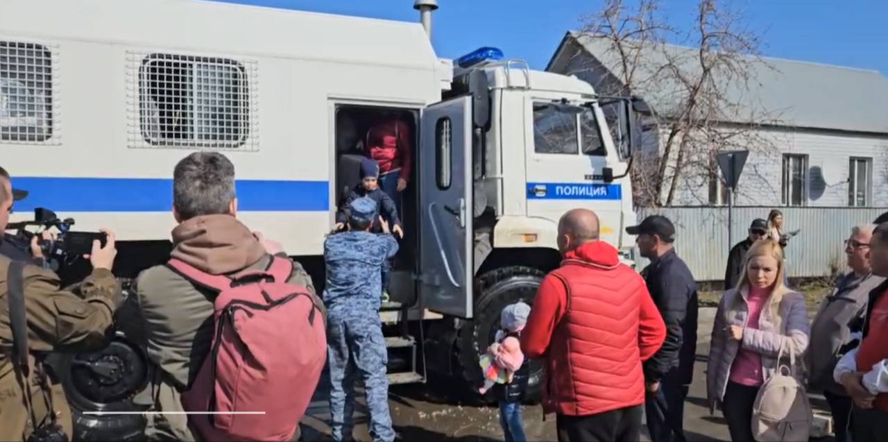 В Оренбурге на улице Уральской продолжают эвакуировать жителей ЖК «Дубки»