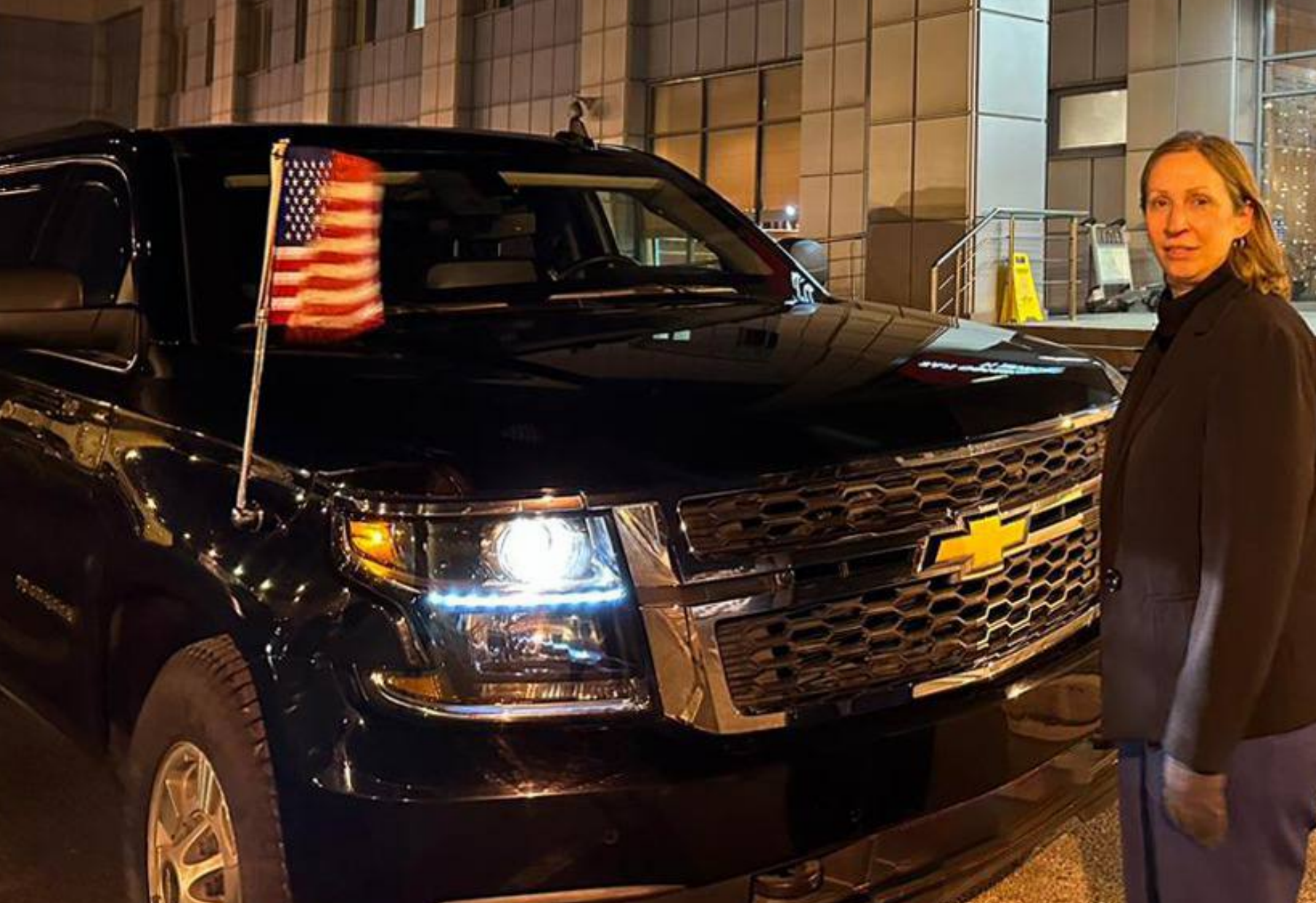 Новый дипломат америки в россии. Дипломаты россии. Приехала в сша работать моделью. Машины сша. Дипломаты россии.