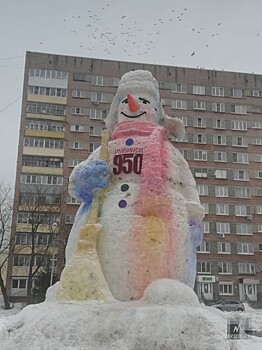 В Рыбинске заплакал снеговик-гигант