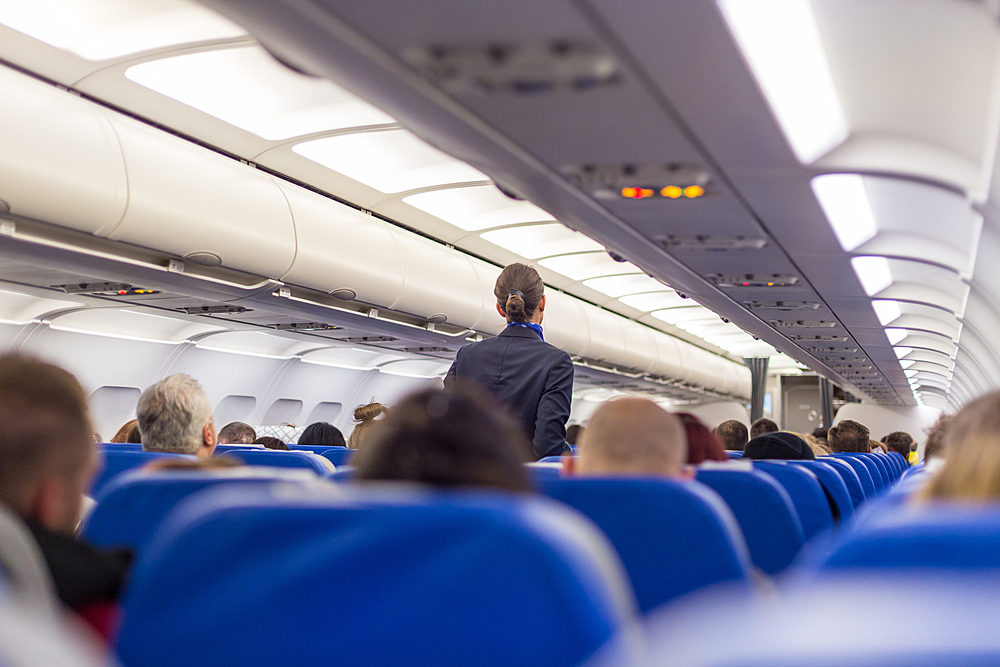 Пассажиры самолета пробрались в бизнес-класс и устроили бунт