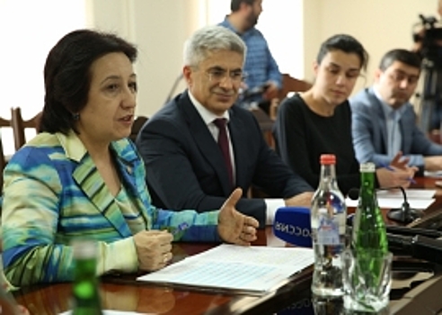Глава Минобра Дагестана: «Аттестат с отличием выдадут только школьникам, подтвердившим свои знания на ЕГЭ»