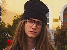 Выросший копией отца 20-летний сын Децла снялся в кружевных трусах