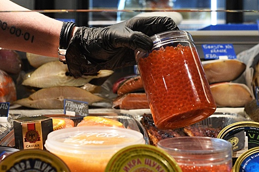 Цены на красную икру начали снижаться в России