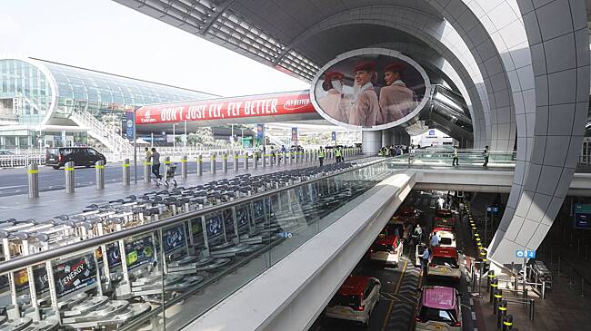 Четыре человека пострадали в результате обстрела аэропорта Дубая