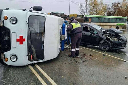 Четыре человека пострадали в ДТП со скорой помощью под Саратовом