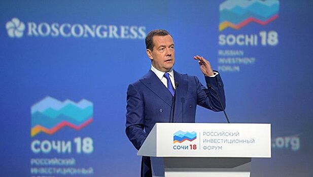 Медведев готов дать интервью через год, "если будет предмет для разговора"