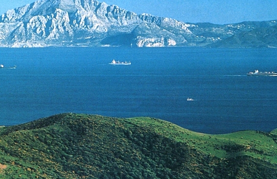 Два человека ранены при взрыве на борту судна у Гибралтара