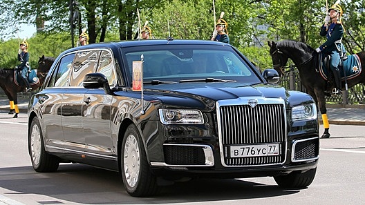 Путин прокатил президента Сербии на своем лимузине