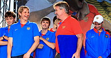 Сборная России Хиддинка и «Зенит» проведут ретроматч к 15-летию успехов на Евро-2008 и в Кубке УЕФА. Игра пройдет 15 июня на «Петровском»