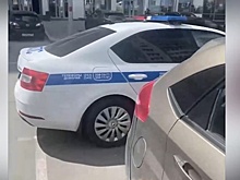В Екатеринбурге сотрудник ДПС бросил служебное авто ради обеда