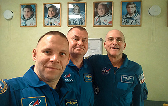 Космонавт Вагнер показал селфи перед полетом на МКС