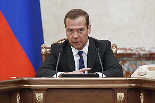 Медведев потребовал взбодрить руководство неготовых к зиме регионов