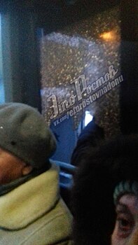 В Ростове из автобуса во время рейса вывалилось сразу два стекла