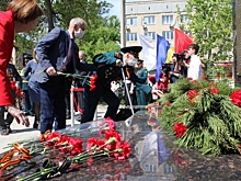 В Каменске-Шахтинском открыли памятную стелу города воинской доблести