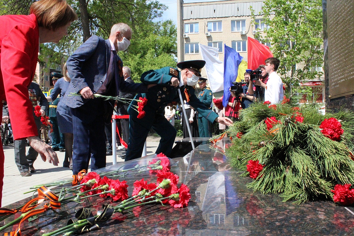В Каменске-Шахтинском открыли памятную стелу города воинской доблести