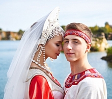 Нам кричали не “горько”, а “горка”: челябинская пара устроила свадьбу в древнерусском стиле