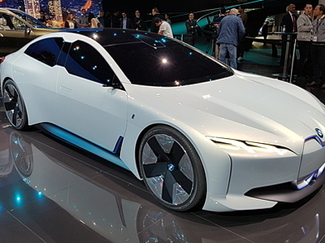 BMW намекнула концептом на новый электромобиль