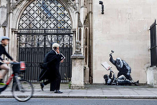 УПЦ осудила демонстрацию граффити Бэнкси в Киевско-Печерской лавре