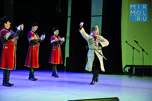 В Аварском театре прошло мероприятие ко Дню Конституции Дагестана