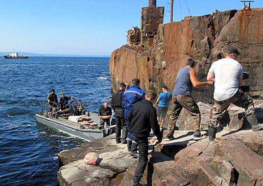 На маяке Териберский Северного флота стартовал очередной этап проекта от «Родника до океана. Маяки»