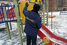 Состояние детских и спортивных площадок Подмосковья проверят после схода снега