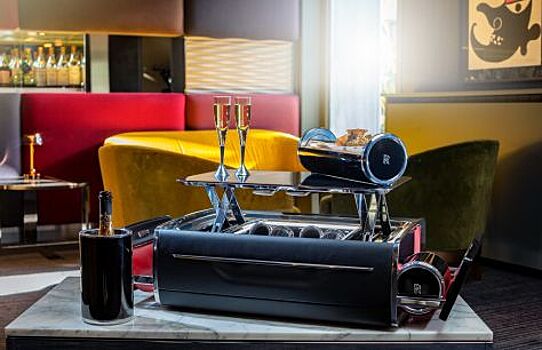 Аксессуар от Rolls-Royce: сундучок для пикника с шампанским стоит как BMW