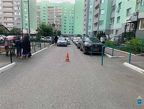 Начинающий водитель сбил трехлетнего ребенка в самарском дворе