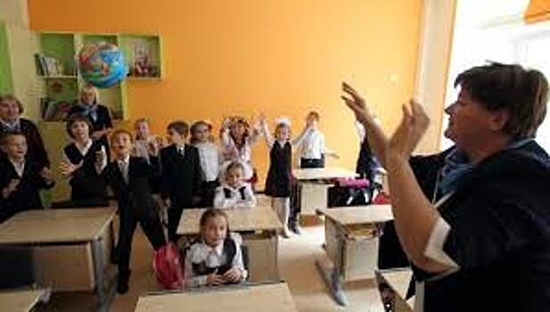 Средняя зарплата учителя в Москве превысила 100 тысяч