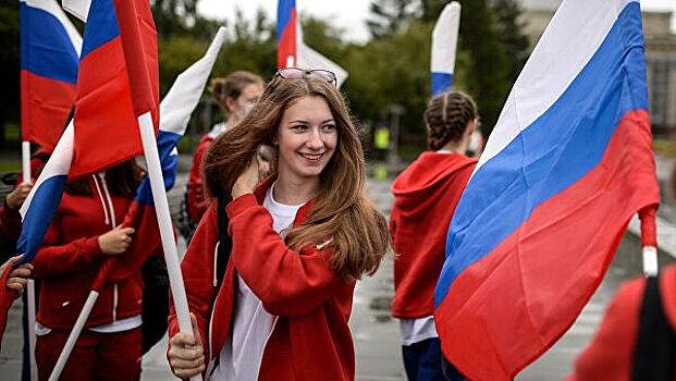 В 15 парках Москвы отметят День флага России