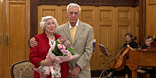 60 лет счастливы вместе: в Грибоедовском ЗАГСе Москвы поздравили «бриллиантовых» супругов