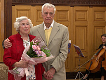 60 лет счастливы вместе: в Грибоедовском ЗАГСе Москвы поздравили «бриллиантовых» супругов