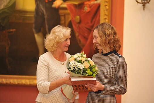 Награждены лучшие гражданские и муниципальные служащие