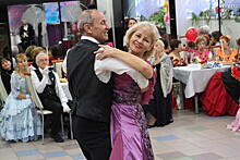 Танцуют все: московские пенсионеры готовятся к Масленице