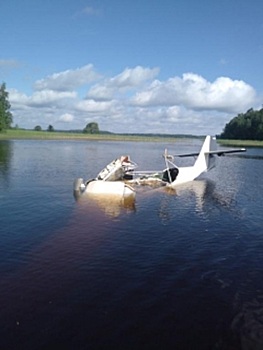 В Ленобласти затонул совершивший аварийную посадку гидроплан. Пилот в больнице