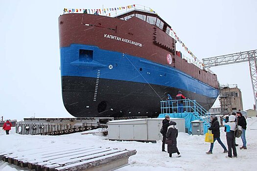 В Петрозаводске спустили на воду судно-краболов "Капитан Александров"