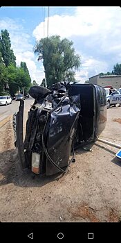 В Саратовской области «семерка» влетела в дорожный знак и перевернулась