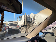 Бетономешалка заблокировала подъезд к «кольцу ада» в Новосибирске