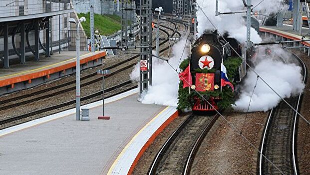 Жители Хабаровска и Владивостока встретили "Поезда Победы"