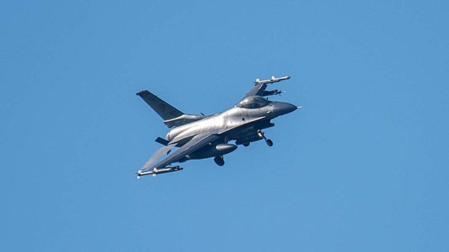 Названо число F-16, которые Украина может получить этим летом