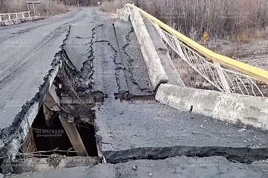 В Магадане ограничили движение транспорта из-за обрушения моста через Чай-Урью